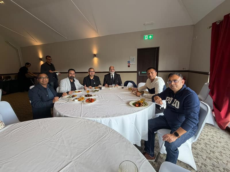 Alumni sitting around a table over lunch